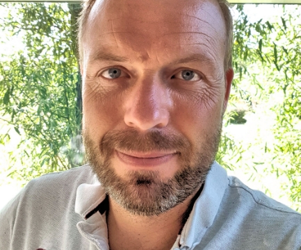 Peter fra DTU Aqua undersøger, hvad fiskene bruger deres energi på.